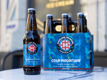 高地酿酒公司的冷山香料冬季啤酒庆祝25周年